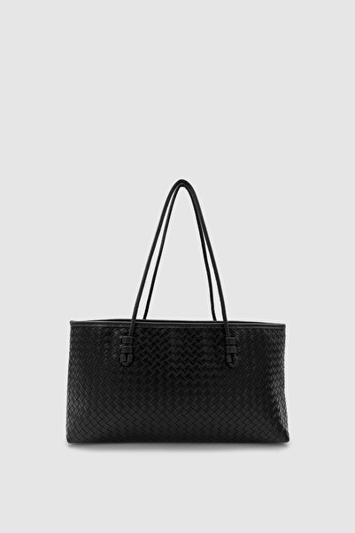 Wuclo حقيبة كتف ديالا بنمط محبوك وحزام ثابت باللون الأسود