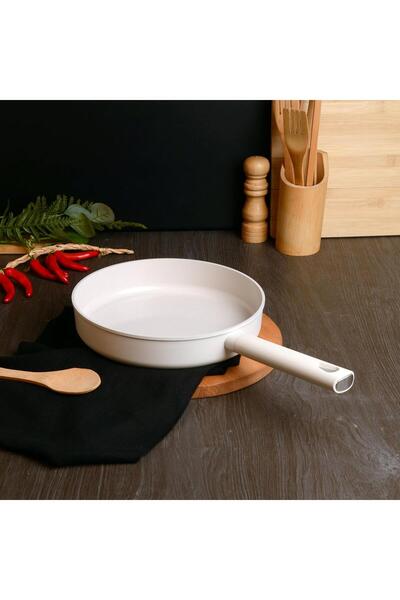 Belariva 28 cm White Silicone Handle Frying Pan