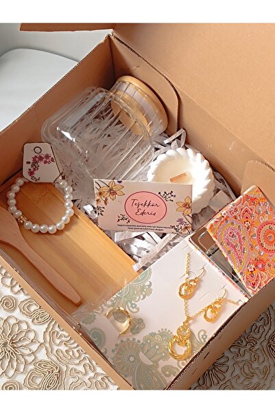 Berivan Sevgiliye & Arkadaşa Doğum Günü Hediye Kutusu - Estetik ve Şık Tasarım