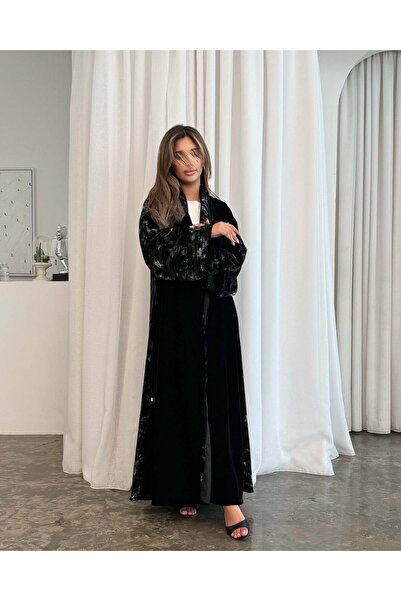 AYA MWT998 - عبايةمخمل اسود سادة مع طباعة كلوش