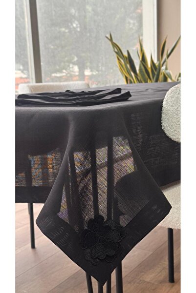 Hubb Interiors 3D Flower-Inspired Stain-Resistant Tablecloth Set