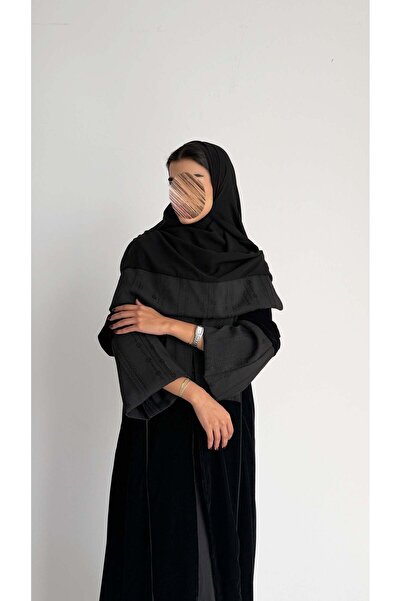 AYA MW1845 - عباية مخمل مع اضافة تدخيلة الجاكار المطرز ليمنحك اطلالة راقية وع...