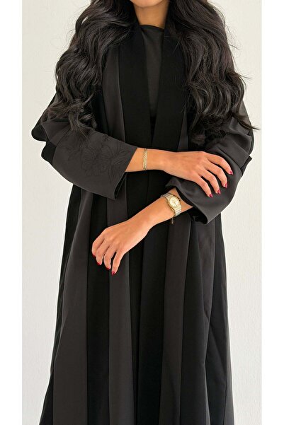 AYA MW2019 - عبايه كريب نص كلوش مع اضافة قماش باربي بتطريز على القماش