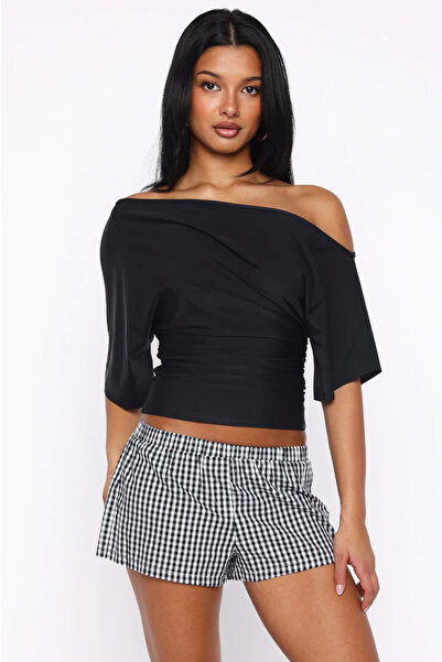 Edela Asimetrik Yaka Vücuda Oturan Kısa Kollu Esnek Kadın Bluz