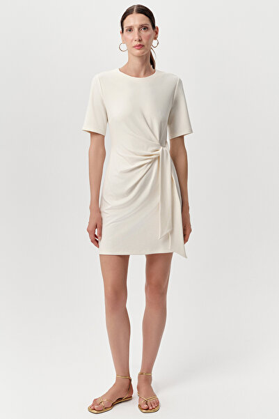 Exquise Crew Neck Waist-Tied Mini Regular Knitted Dress