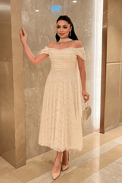 giyimmasalı Φόρεμα μίντι με λεπτομέρεια από δαντέλα και υφασμάτινο σάλι - ΜΠΕΖ