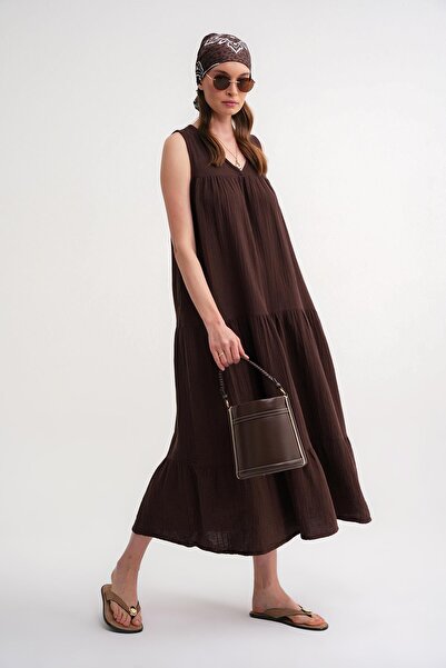 Hiccup Mixray sleeveless muslin midi dress with V-neck and pockets