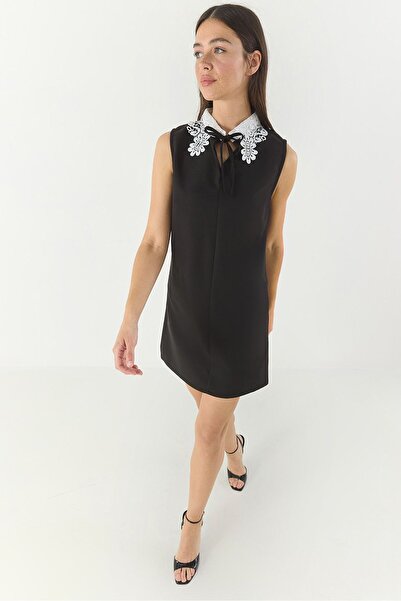 Hiccup Crepe midi dress with button closure