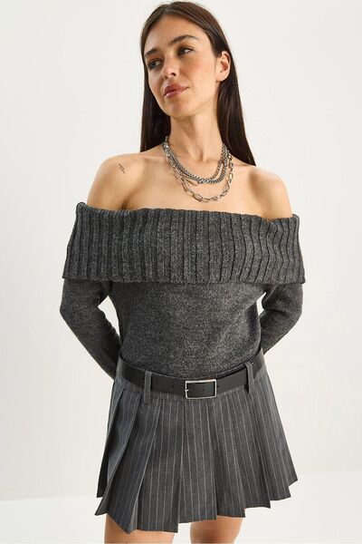 Hiccup LUCCI chunky knitted sweater with Madonna collar