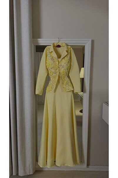 GORI FASHION Long two-piece dress with a jacket featuring elegant hand embroi...