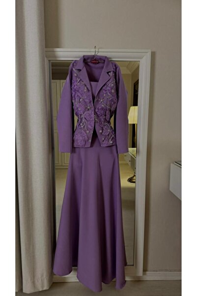 GORI FASHION Long two-piece dress with a jacket featuring elegant hand embroi...