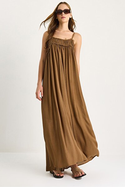 Hiccup Maxi dress with square collar and embroidery