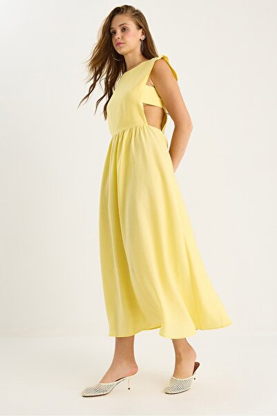 Hiccup Midi dress with round neck and cutout