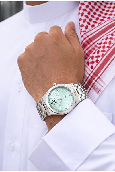 Luna Grace Store Two swords and a palm tree clock – a source of pride for Sau...