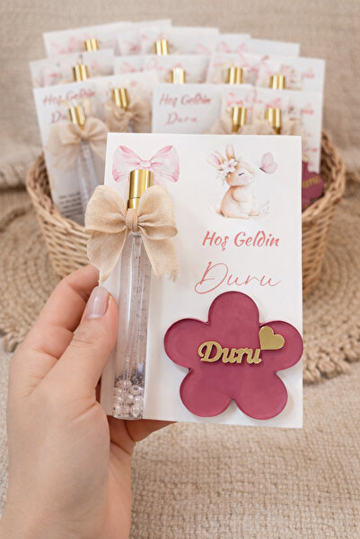 Defne 20 adet Kuşe kâğıt üzeri sprey kolonya ve mıknatıslı papatya pleksi det...