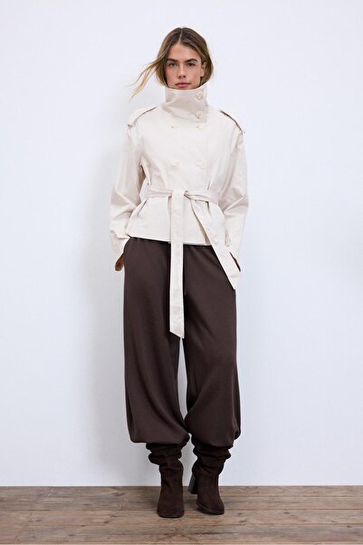 Stradivarius Dik yakalı kemerli trençkot