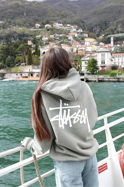 DİVİN Hanorac negru cu glugă, stil stradal – Logo Stussy