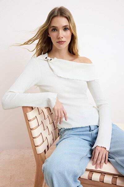 Trendyol Collection Ecru Fitted/Asymmetrical Collar Accessory Detailed Ribbed...