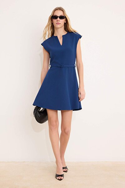 Trendyol Collection Petrolfarbenes, gerades, gewebtes Midi-Kleid TWOSS26EL00294