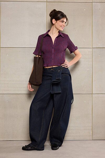 Trendyol Collection Burgunderrot-Mehrfarbiges, figurbetontes Gingham-Hemd TWO...