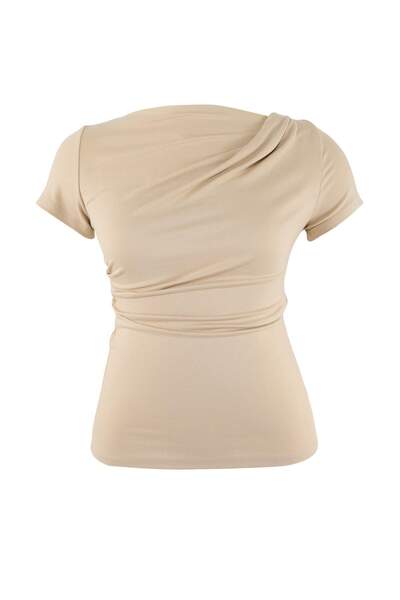 Trendyol Curve بلوزة محبوكة بتفاصيل من قماش التشيشي/الدрапيه، مناسبة للجسم، م...