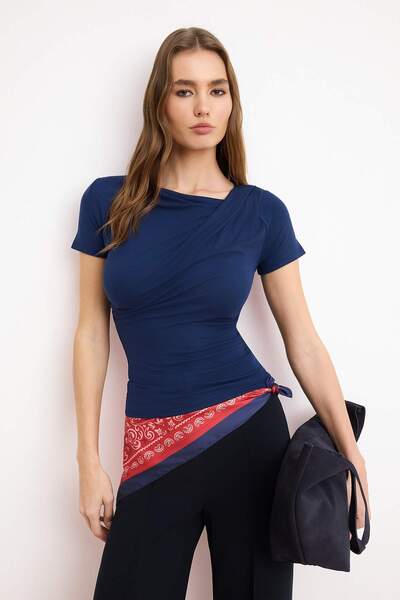 Trendyol Collection Bluză tricotată albastru marin, cu detaliu drapat/cu șnur...