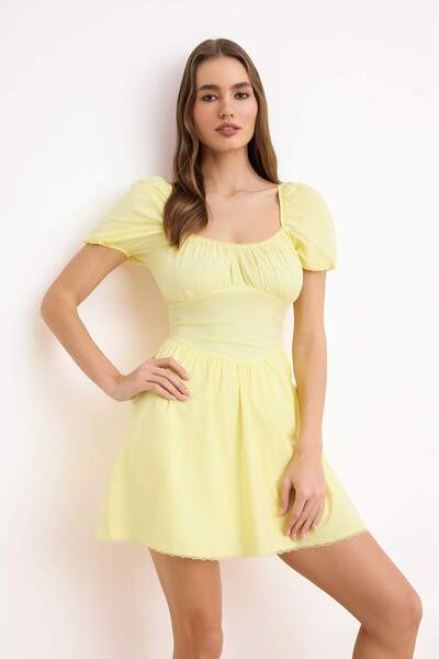 Trendyol Collection Rochie scurtă/mini cu dantelă, galben deschis, cu detalii...