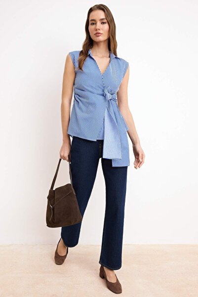 Trendyol Collection Blau gestreifte, zweireihige, gewebte Bluse mit Schnürdet...