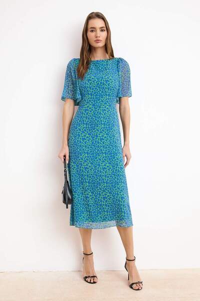 Trendyol Collection Rochie midi din șifon, cu model de animale verzi, în form...