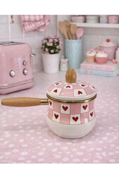 ALEV EMAYE Emaye Sosluk / Sevimli Pembe Sütlük – Kalp Desenli, Ahşap Saplı