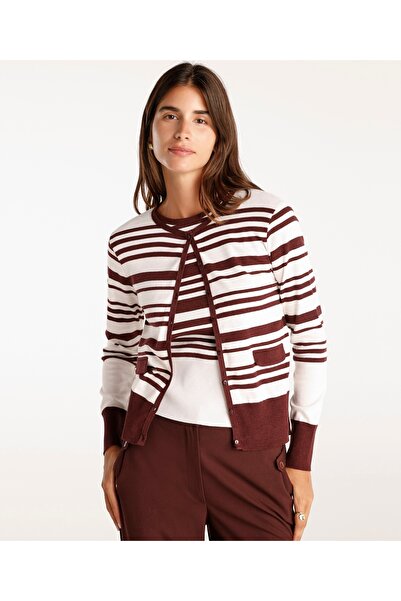 Yargıcı ملابس تريكو بياقة دائرية مع تفاصيل جيوب