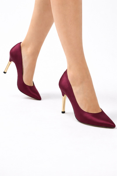 Hayalimdeki Ayakkabı Дамски бордо сатенен златен ток с остър връх и тънък ток