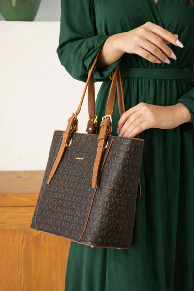 Just Polo حقيبة يد وكتف نسائية باللون البني الداكن مكونة من 4 أقسام - BD2205