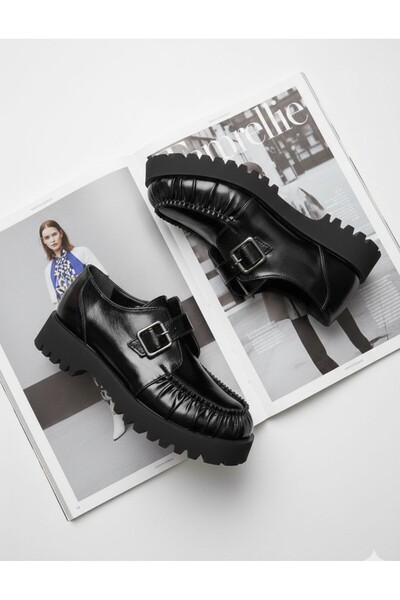 guijarro Pantofi cu platformă din piele neagră pentru femei, cu cataramă meta...