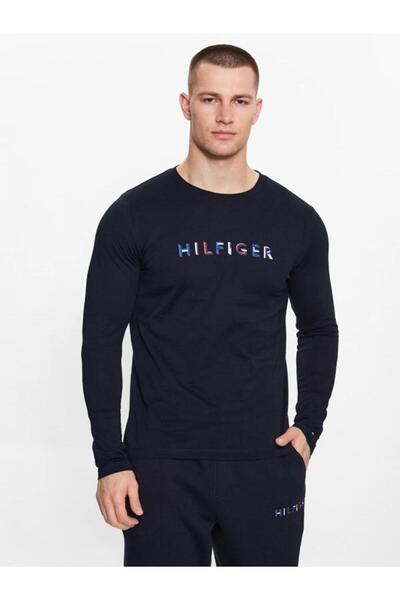 Tommy Hilfiger تي شيرت بأكمام طويلة وطباعة تيبيوغرافية