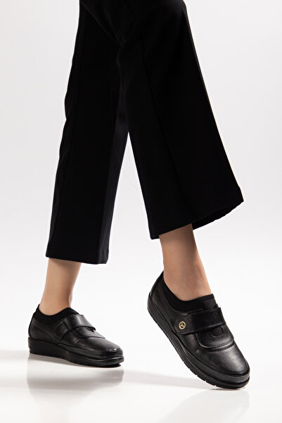 Yüce حذاء نسائي مريح بكعب جل من الجلد الأسود لتقويم العظام 342