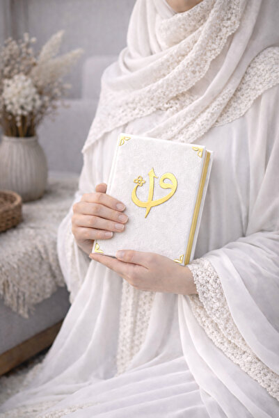 oludeniz Luxury Gift Set – Medium Medina Mushaf with Velvet Cover, Elegant Tasbih and Feather-Shap