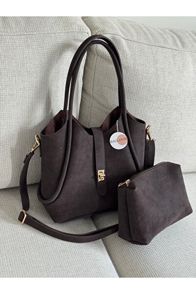 BAGLOVİS حقيبة كتف نسائية من جلد الغزال البني مع تفاصيل إضافية على الجزء الأم...