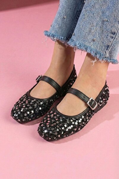 FUGA MODA حذاء باليرينا من سولارو باللون الأسود والفضي مزين بالترتر ومشبك من ...