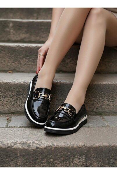 marinarosse حذاء لوفر نسائي من الجلد الأسود اللامع من فالنتينا مزود بتفاصيل م...