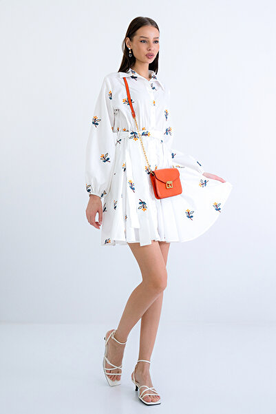 Trend Alaçatı Stili Rochie cămașă din poplin căptușită cu fustă brodată cu fl...