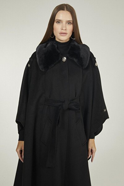 Zühre Kožešinový límec, pásek v pase, kašmírové pončo černé 0004