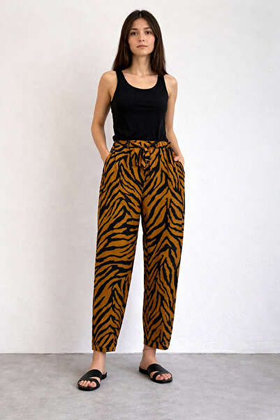 ŞEYMA KANDEMİR Satenske zebra pantalone Sa deznom