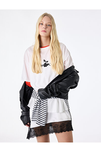 Koton Κοντομάνικο μπλουζάκι με λεπτομέρεια από δαντέλα στον λαιμό με τύπωμα o...