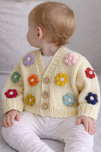 seraskids El örgüsü Krem Rengi Renkli Papatyalı Düğmeli Kız Bebek Hırka