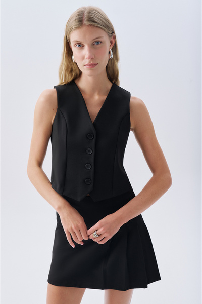 Mudo Fitted V-Neck Buttoned Vest