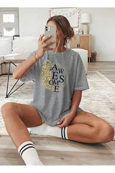 caddekombin Γυναικείο μπλουζάκι Gold Taneli Graphic με τύπωμα με λαιμόκοψη σε...