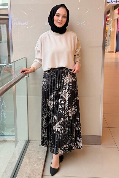 Sentez Пола с плисета и шарка