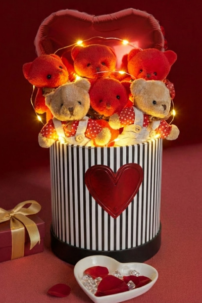 Livra Gift Kalp Balonlu Led Işıklı Puantiyeli ve Kırmızı Peluş Ayıcık Buketi ...