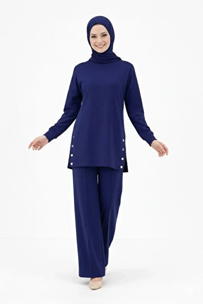 Butik طقم حجاب عصري من قماش مودال ناعم الملمس من أوسي، مع أزرار معدنية جانبية...